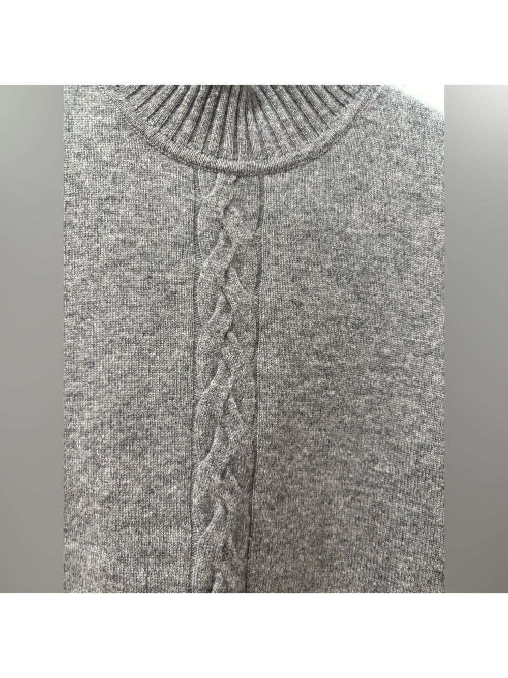 267. ST JOHN Boutique Pure Cashmere Gray Cable Knit Sleeveless Sweater - Picture 2 of 9